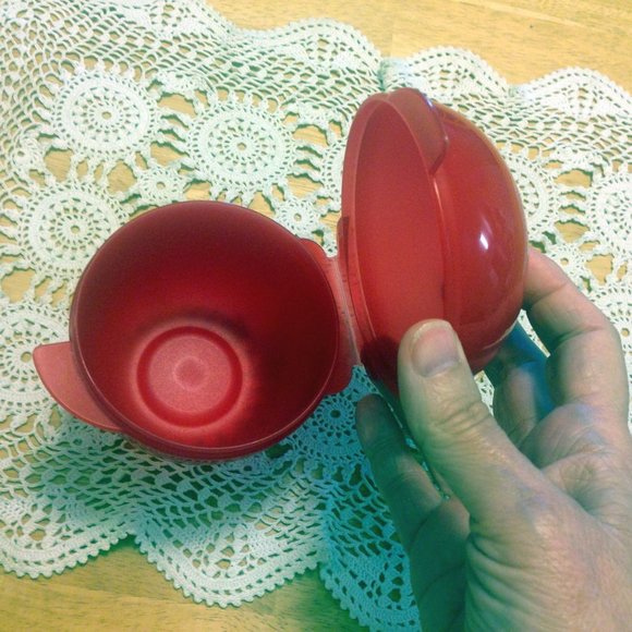 Tupperware Apple Keeper collectible - Picture 4 of 4